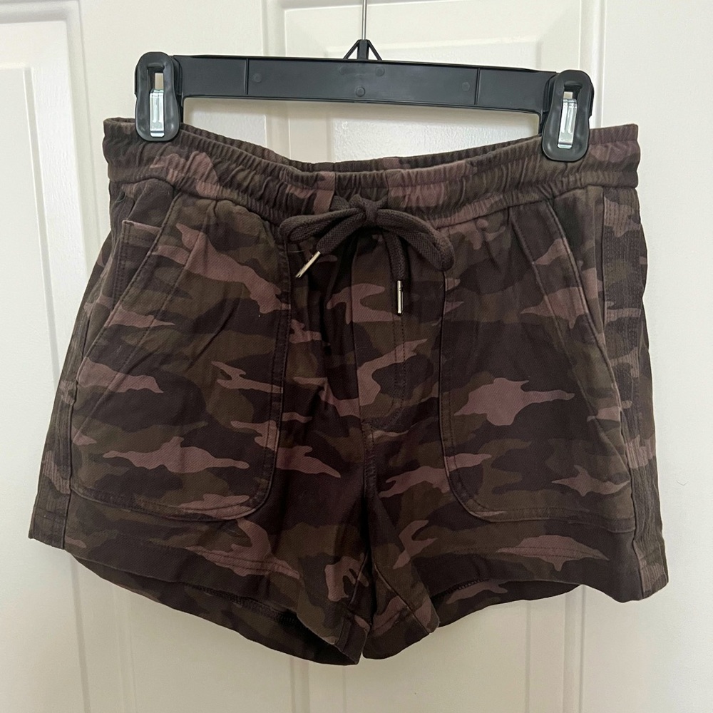 Athleta Camo Farallon Short, Size 4